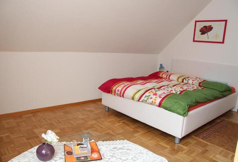 Quarto Standard Casa de Banho Partilhada, Am Schloss Neuenstein