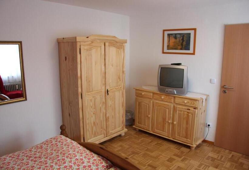 Quarto Standard Casa de Banho Partilhada, Am Schloss Neuenstein