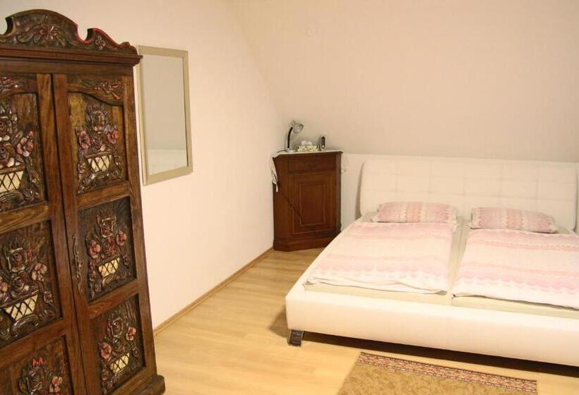 Quarto Standard Casa de Banho Partilhada, Am Schloss Neuenstein