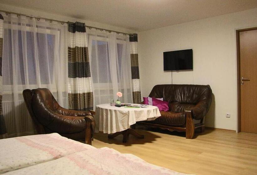 Quarto Standard Casa de Banho Partilhada, Am Schloss Neuenstein