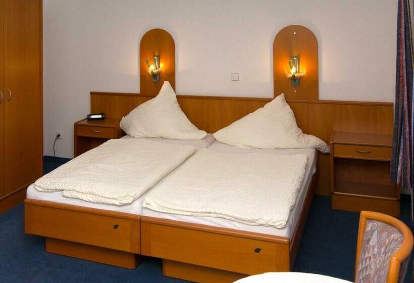 חדר סטנדרט לשלושה, Börse Coswig