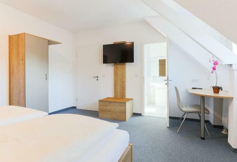 컴포트 룸, Eydt Kirchheim