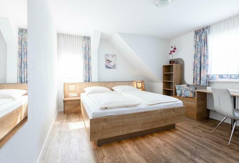 컴포트 룸, Eydt Kirchheim