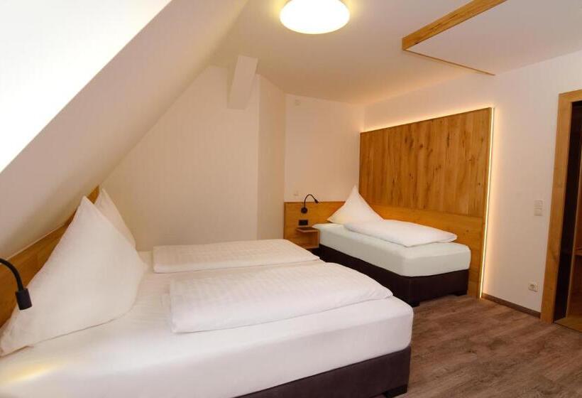 스탠다드 트리플 룸, Gasthof Krone