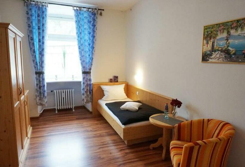 غرفة قياسية, Klosterhof