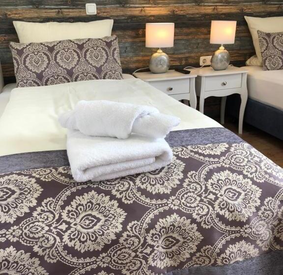 غرفة قياسية, La Musica