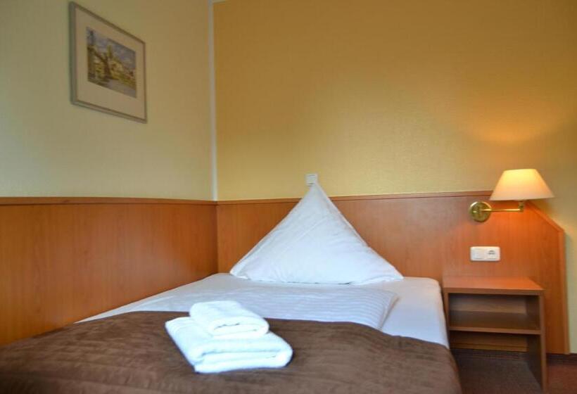 غرفة قياسية فردية, La Musica