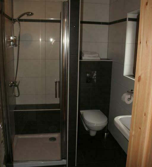 חדר סטנדרט, Michaela