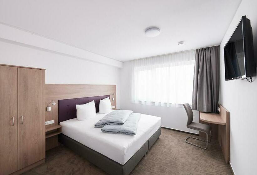 غرفة قياسية, New In