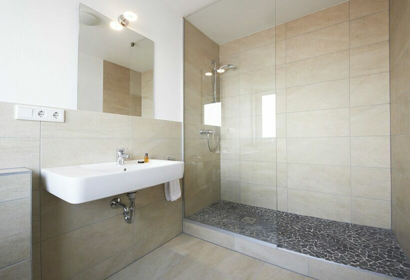 غرفة قياسية فردية, New In