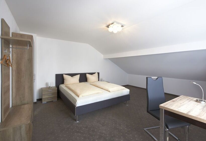 غرفة قياسية, New In