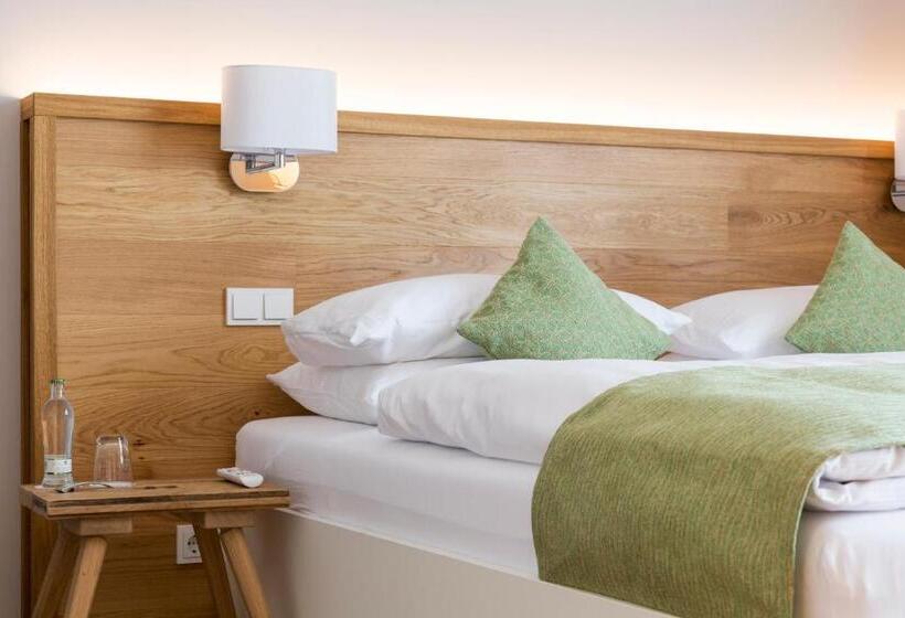 이코노미 룸, Paulinenhof