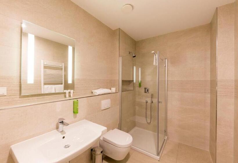 이코노미 룸, Paulinenhof