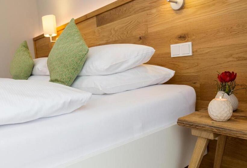 이코노미 룸, Paulinenhof