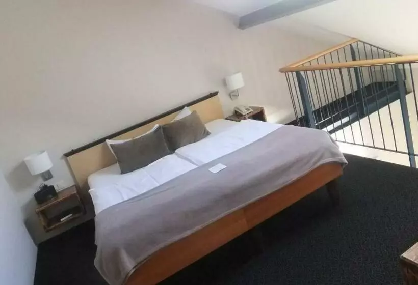 Duplex Room, & Restaurant Utkiek