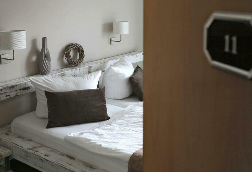 Номер Стандарт Индивидуальный с Балконом, & Restaurant Utkiek