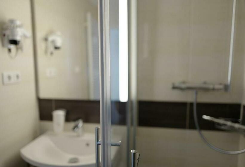 اتاق استاندارد یک نفره, Stern