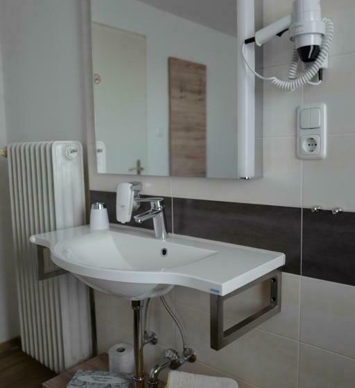 اتاق اکونومی یک تخته, Stern