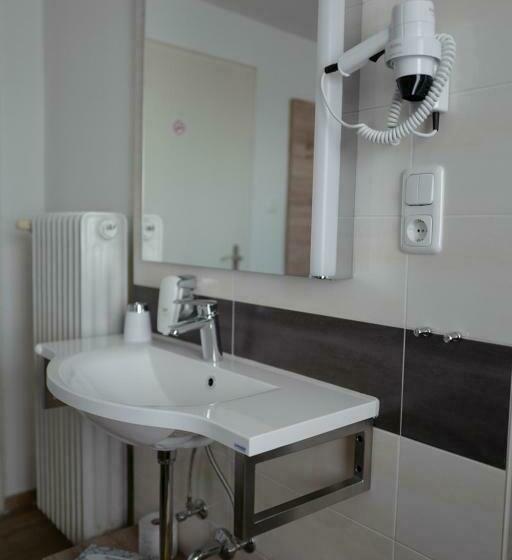 اتاق استاندارد یک نفره, Stern