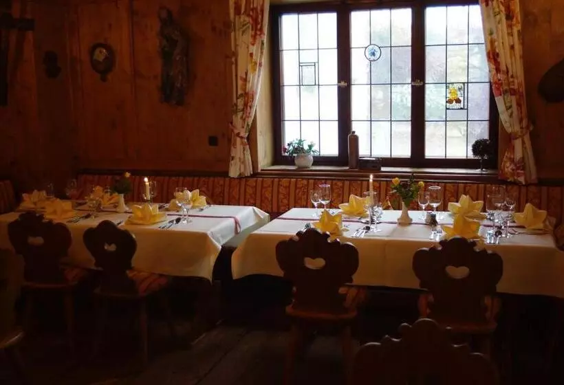 اتاق استاندارد یک نفره, Tutzinger Hof