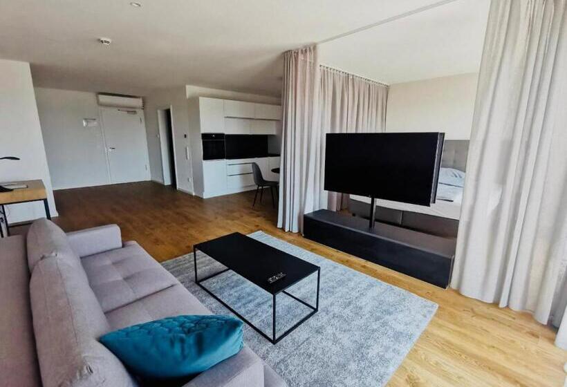 스탠다드 스튜디오, Motel Inn Simbach