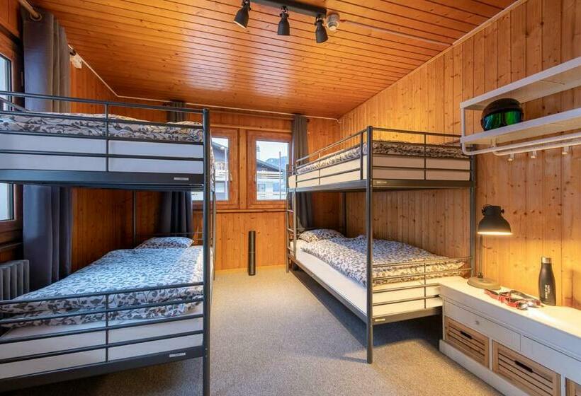 スタンダード4人部屋, De La Poste