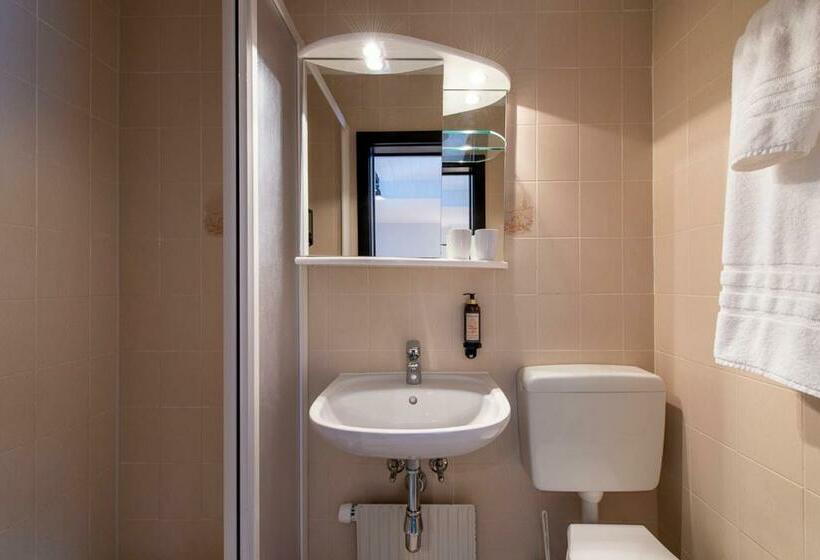 デラックスルーム, De La Poste