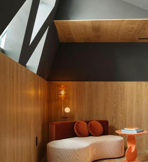 带大床的标准工作室, W Budapest