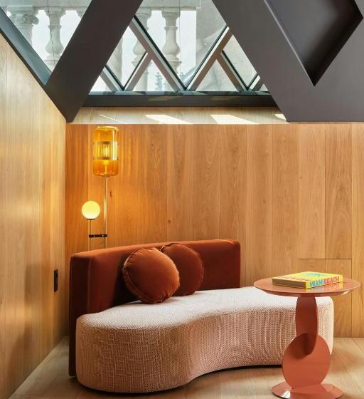 带大床的标准工作室, W Budapest