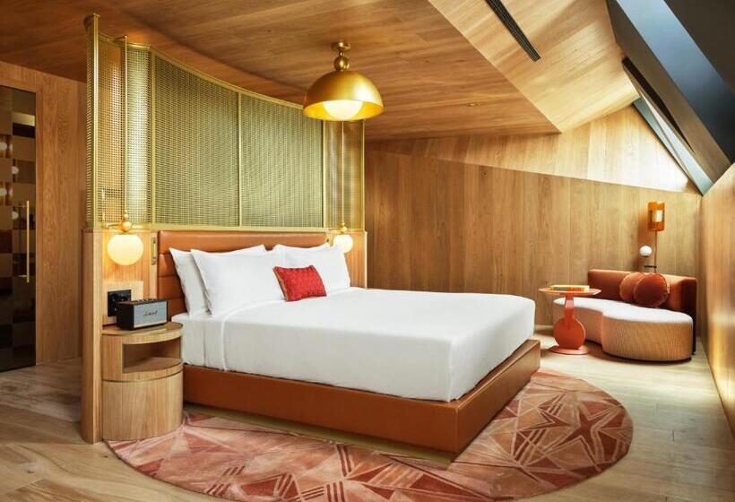 带大床的标准工作室, W Budapest