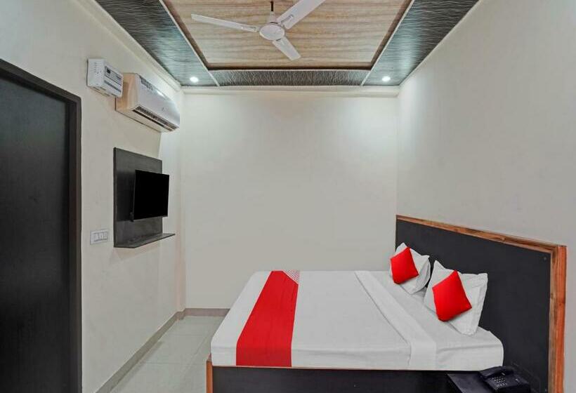Трехместный Номер Классика, Oyo Flagship 81319  Red Inn
