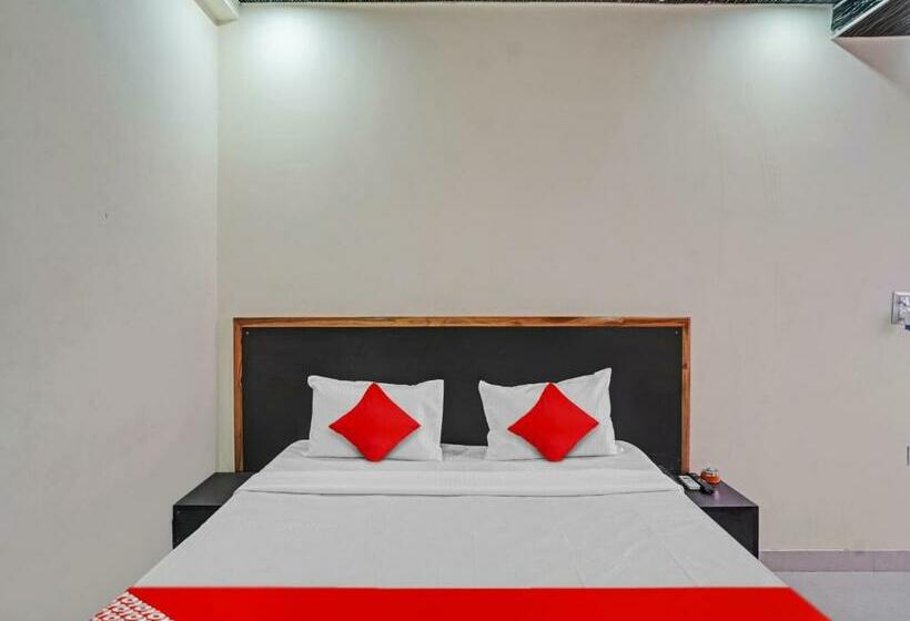 Трехместный Номер Классика, Oyo Flagship 81319  Red Inn