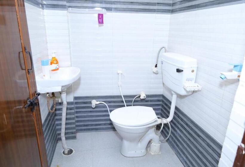 キングサイズベッドのデラックスルーム, Sia Taj Hotel I Nearest Taj Mahal I Agra I Couple Friendly