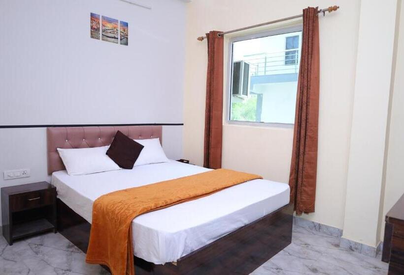 带大床的豪华间, Sia Taj Hotel I Nearest Taj Mahal I Agra I Couple Friendly