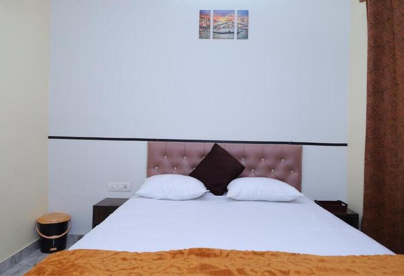 带大床的豪华间, Sia Taj Hotel I Nearest Taj Mahal I Agra I Couple Friendly