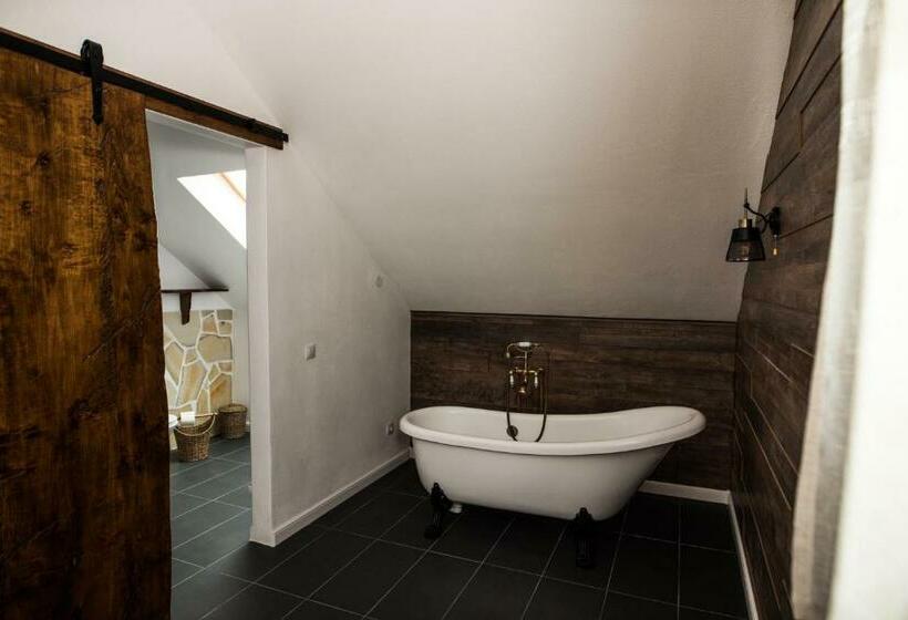 غرفة عائلية, Kata   Lak