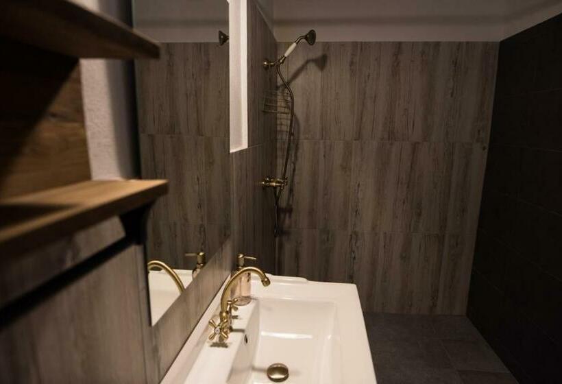 غرفة قياسية مطلة على الجبل, Kata   Lak