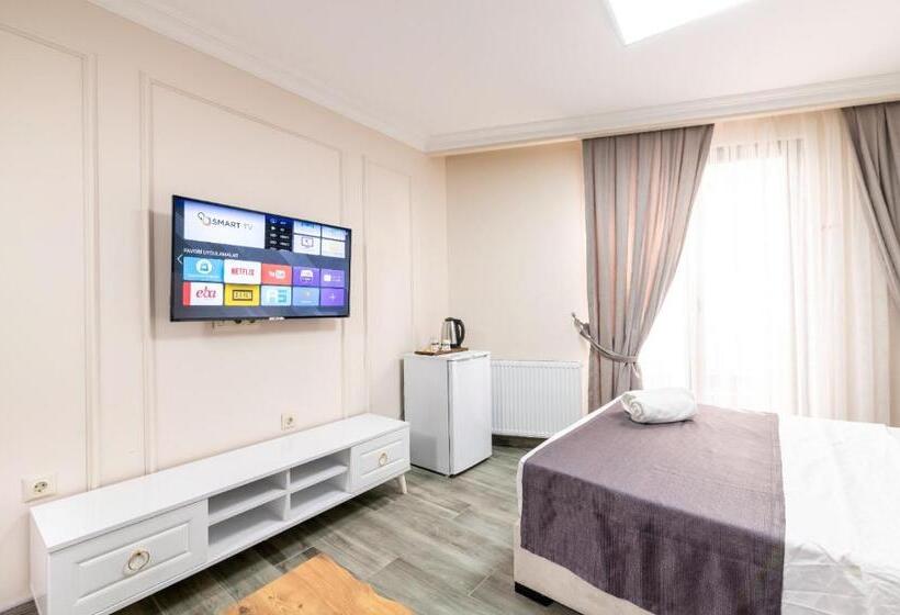 اتاق اکونومی, Royal Luxury Hotels Suites