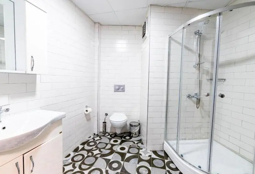 اتاق اکونومی, Royal Luxury Hotels Suites