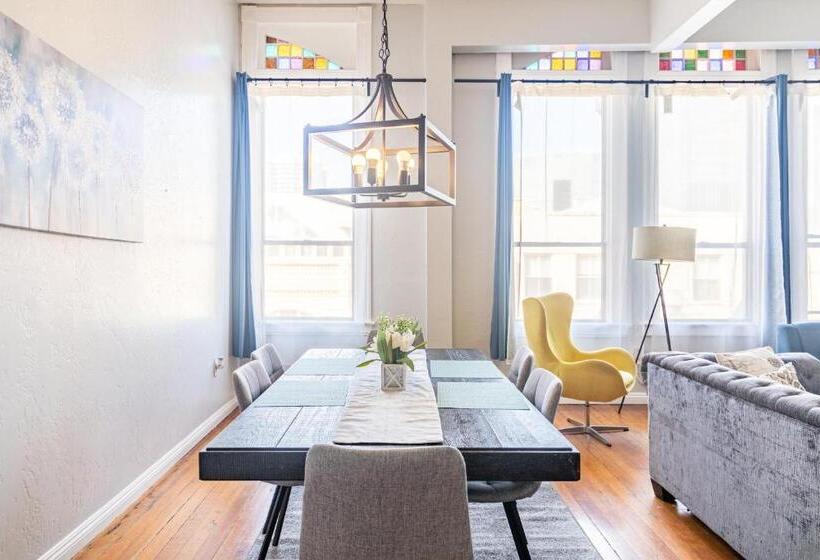 سوییت لوکس, Greely Gaslamp   Loft W Parking & 4 Beds #301