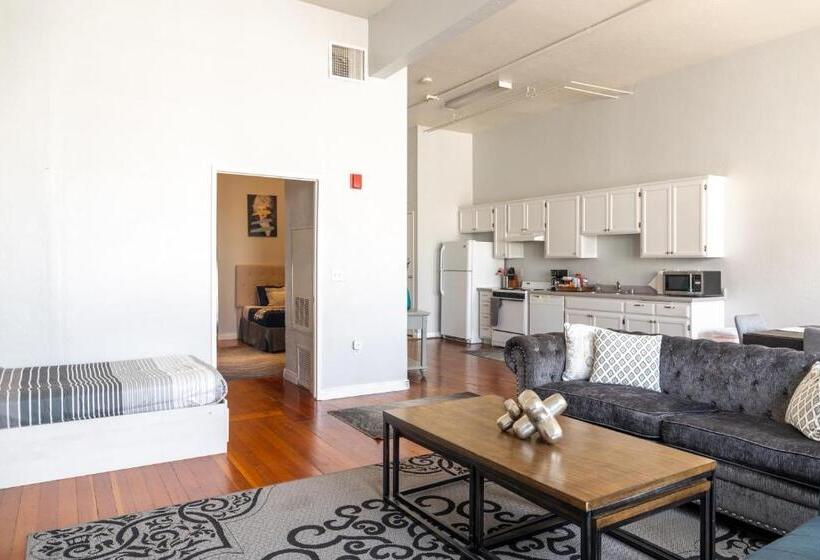سوییت لوکس, Greely Gaslamp   Loft W Parking & 4 Beds #301