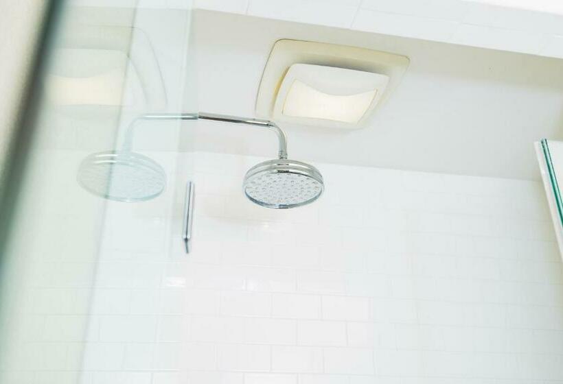 エコノミールーム, Greyfinch Chatham Inn