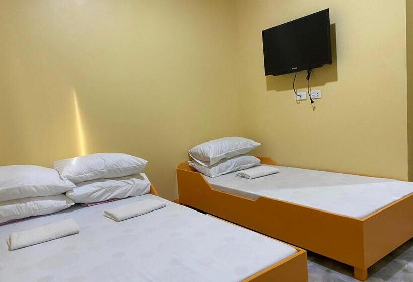 Habitació Triple Deluxe, Catarman Travellers Inn