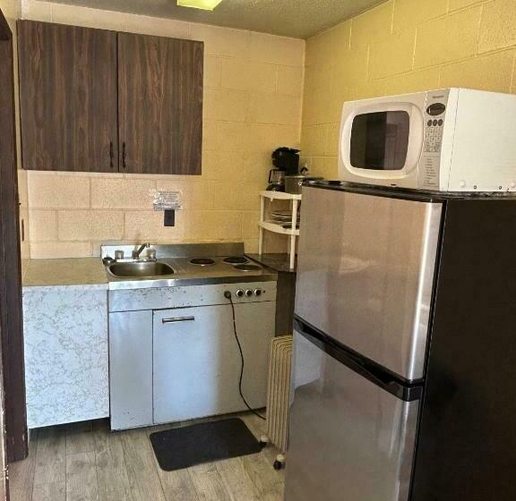 Номер Стандарт, Road Runner Motel Merritt Bc