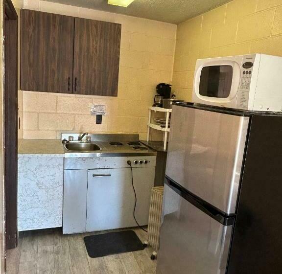 Номер Стандарт, Road Runner Motel Merritt Bc
