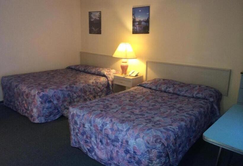 Четырехместный Номер Стандарт, Road Runner Motel Merritt Bc
