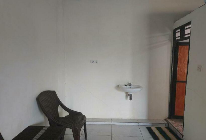 スタンダードルーム, Oyo 92545 Wawi Kadio Homestay