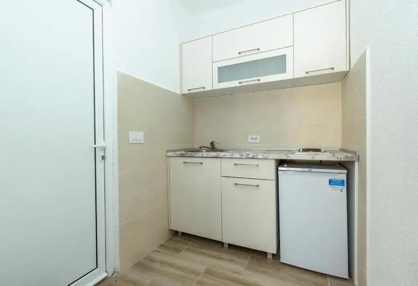اتاق استاندارد, Deron Apartments