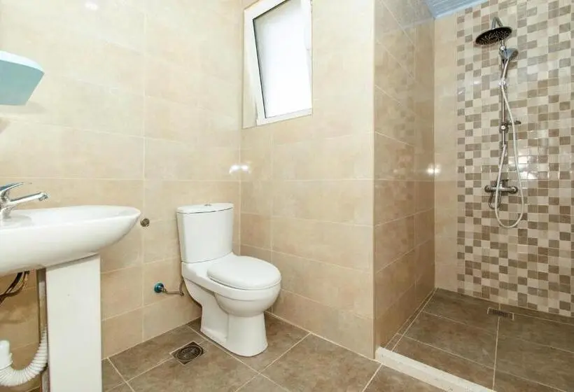اتاق استاندارد با چشم‌انداز باغ, Deron Apartments