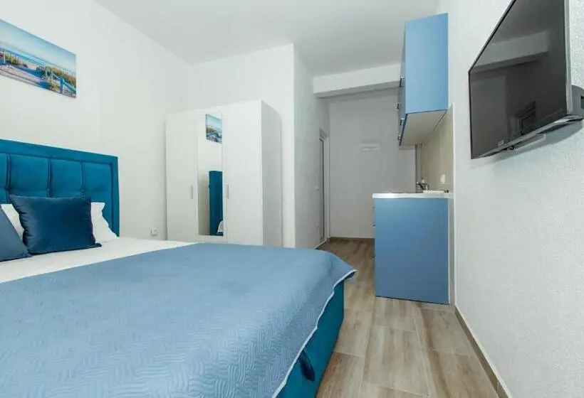 اتاق استاندارد با چشم‌انداز باغ, Deron Apartments